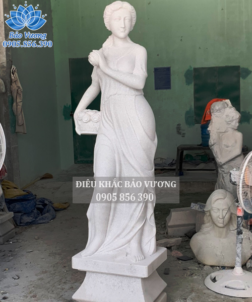 Tượng cô gái - 002